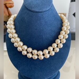 Vintage faux pearl necklace.